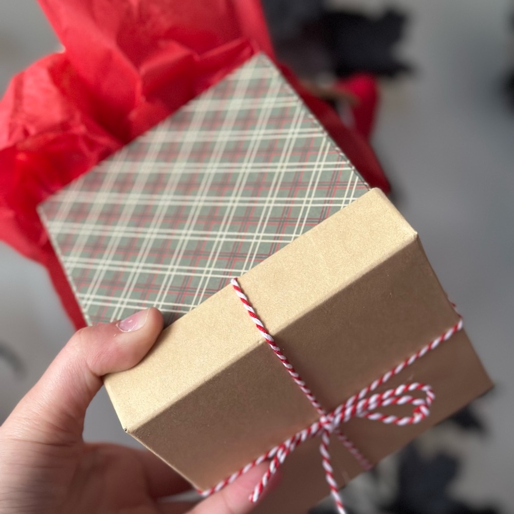 Elf Gift Box - Picture 5 of 5